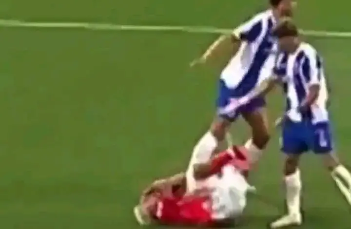 VIDEO: A agressão de Alberto Costa a Prestianni que passou despercebida ao árbitro
